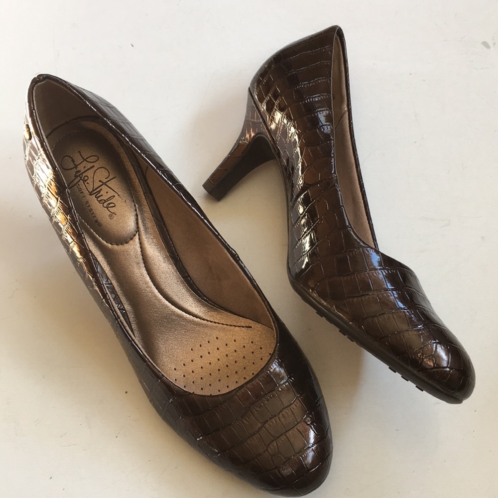 NWOT Life Stride heels